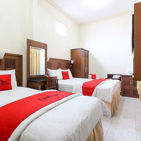 Reddoorz Plus @ Tegal Panggung Джокьякарта Экстерьер фото