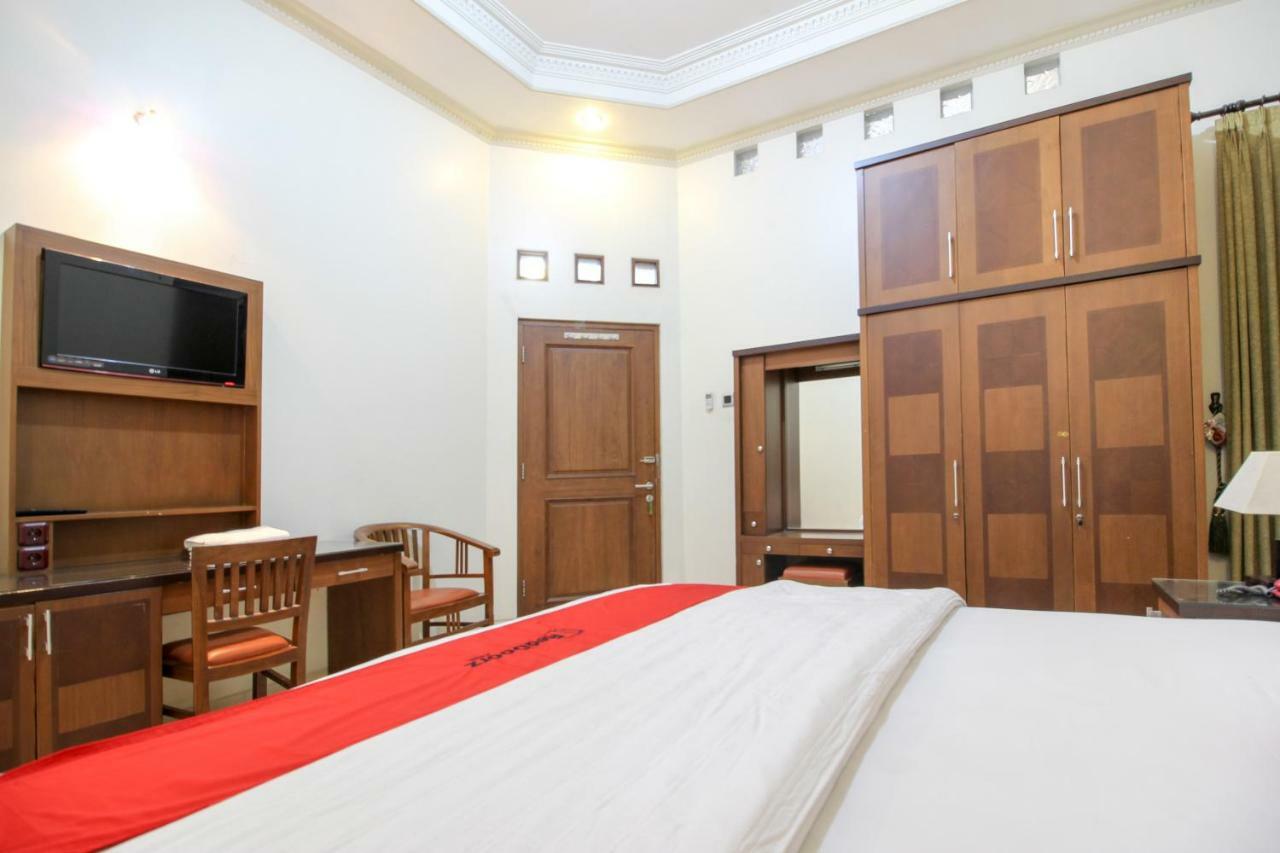 Reddoorz Plus @ Tegal Panggung Джокьякарта Экстерьер фото
