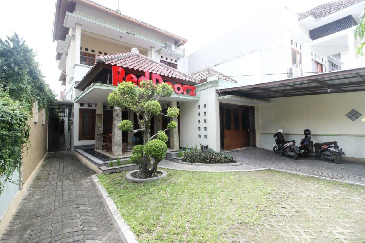 Reddoorz Plus @ Tegal Panggung Джокьякарта Экстерьер фото