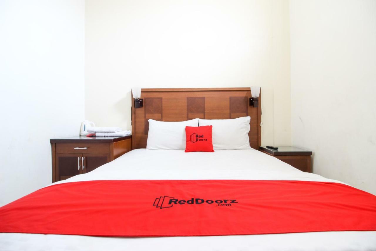 Reddoorz Plus @ Tegal Panggung Джокьякарта Экстерьер фото
