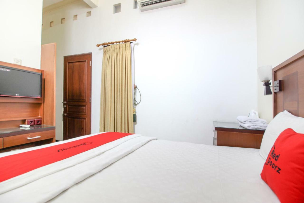 Reddoorz Plus @ Tegal Panggung Джокьякарта Экстерьер фото