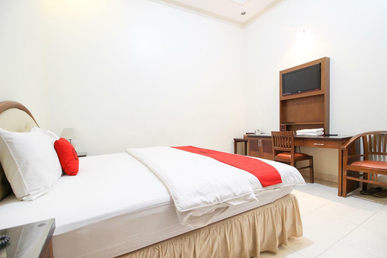 Reddoorz Plus @ Tegal Panggung Джокьякарта Экстерьер фото