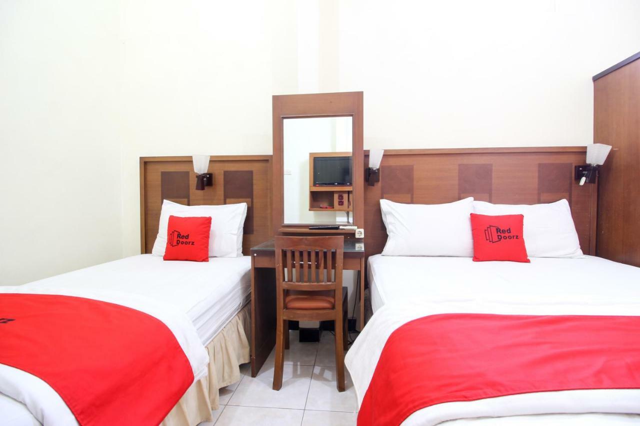 Reddoorz Plus @ Tegal Panggung Джокьякарта Экстерьер фото