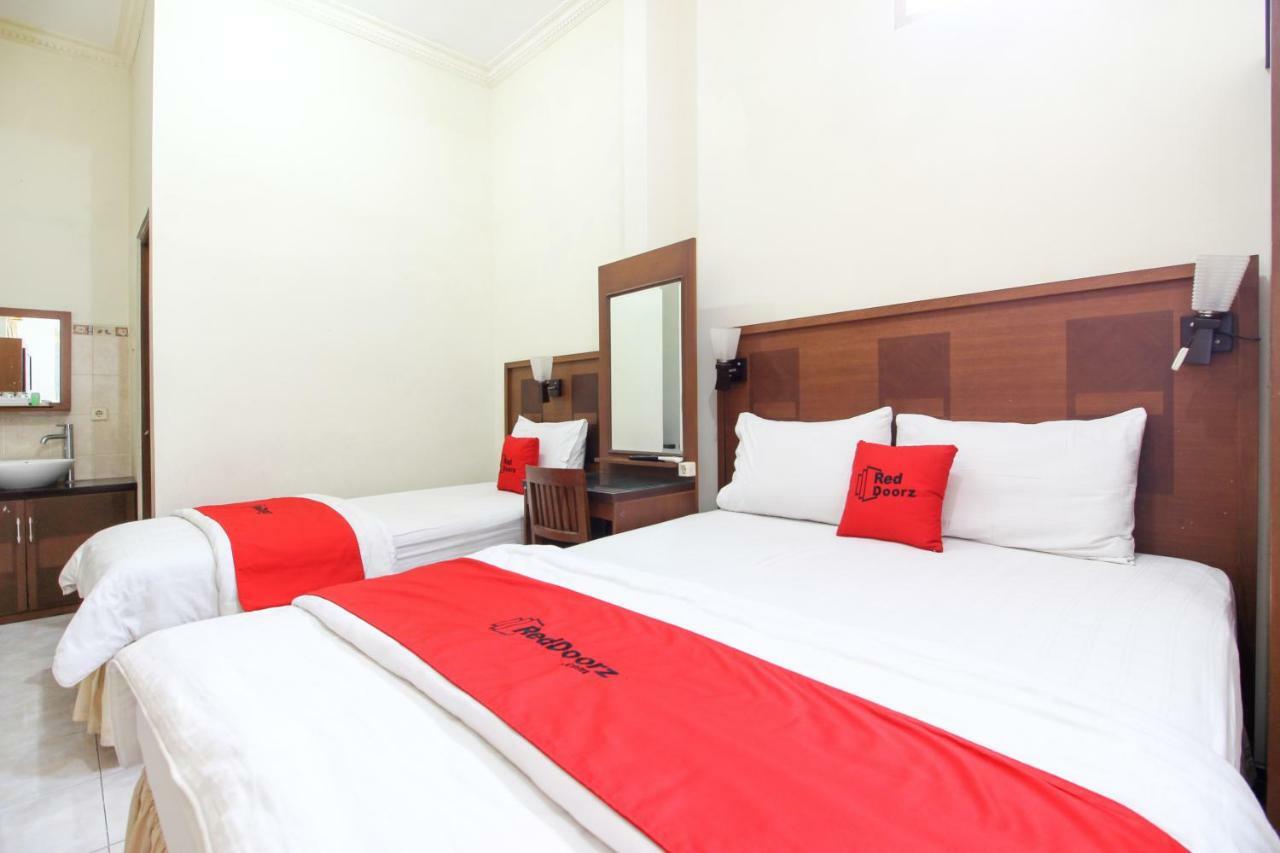 Reddoorz Plus @ Tegal Panggung Джокьякарта Экстерьер фото