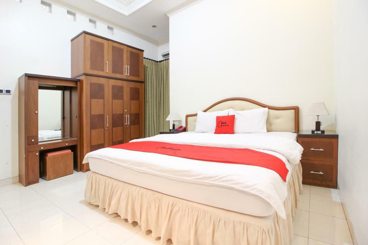 Reddoorz Plus @ Tegal Panggung Джокьякарта Экстерьер фото